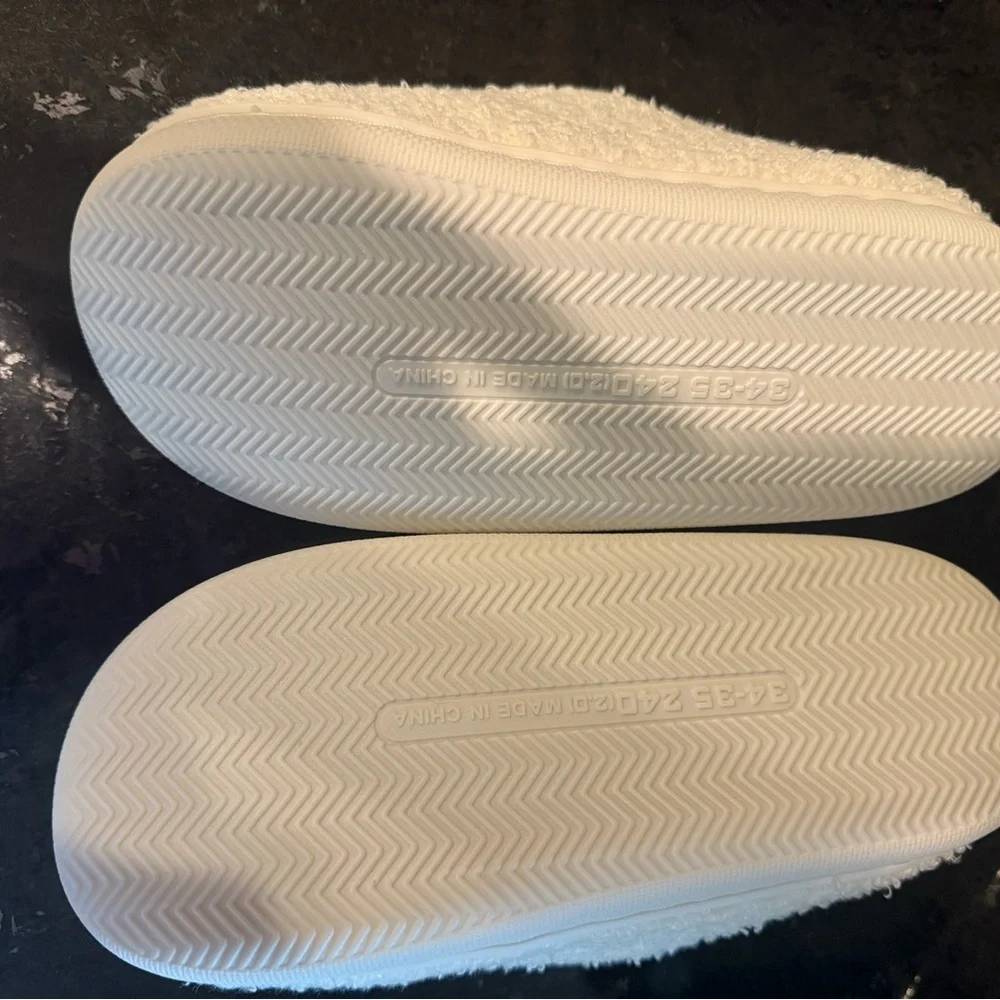 Taylor Swift Slippers Girls NWOT